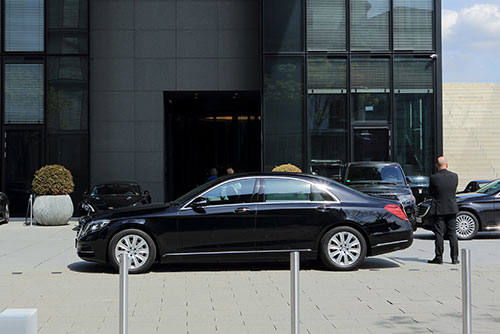 Long Distance Royalty: Chauffeur-Driven Elegance in London post thumbnail image